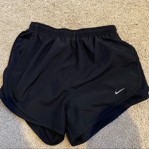 NIKE BLACK DRIFIT SHORTS